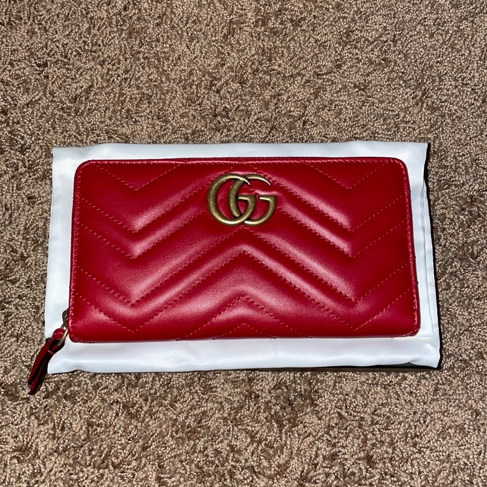 Gucci GG Marmont zip around wallet